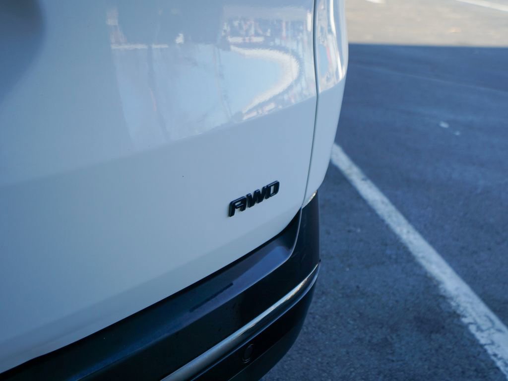 Used 2019 Chevrolet Traverse Premier w/ Redline Edition image 3