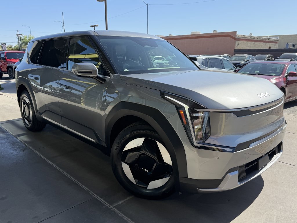 Used 2024 Kia EV9 Light Long Range RWD image 6