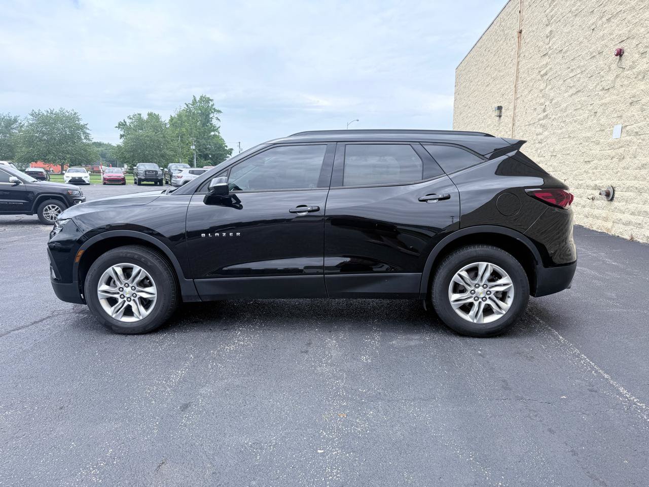 Used 2019 Chevrolet Blazer LT FWD image 2