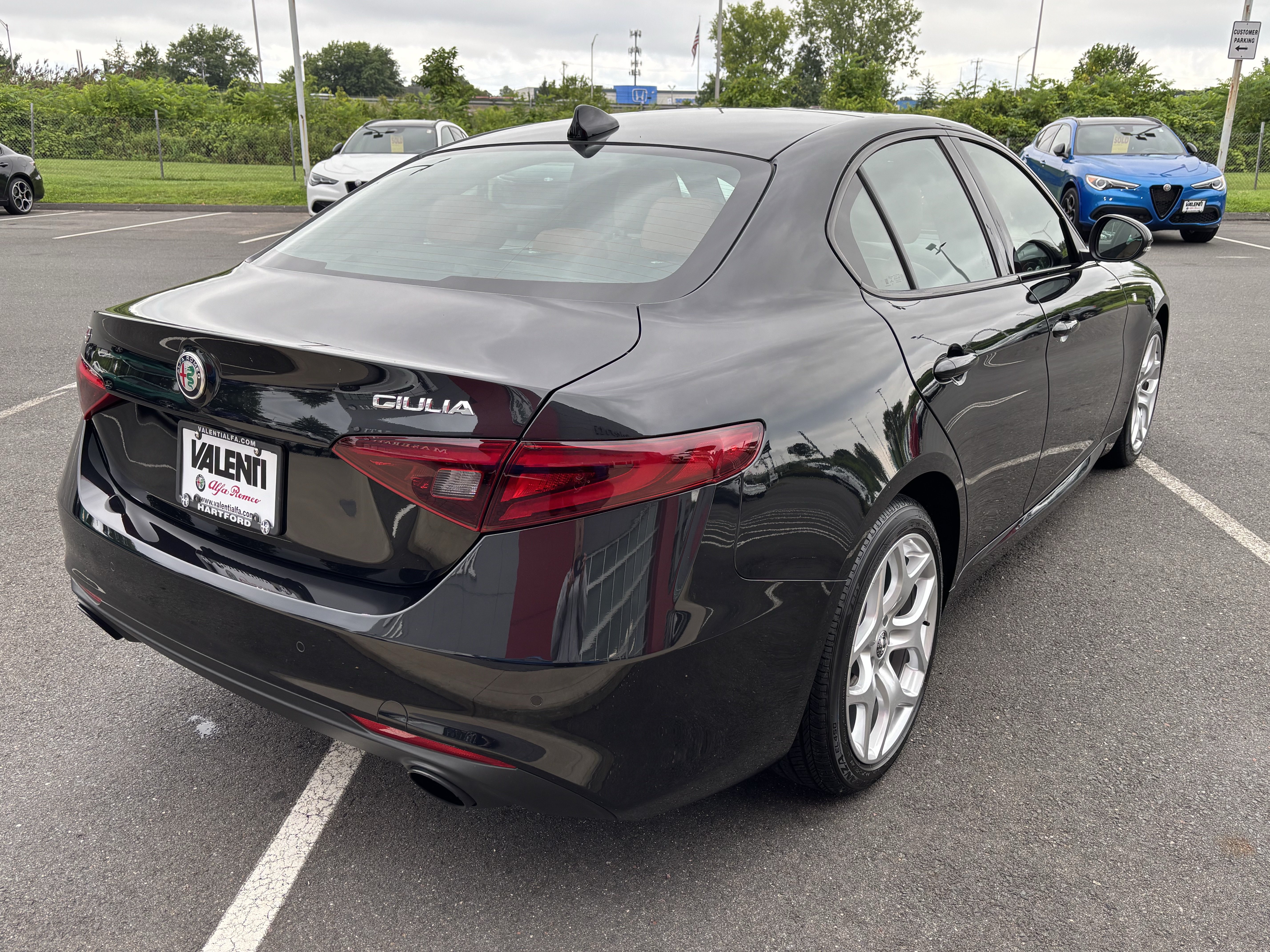 Certified 2023 Alfa Romeo Giulia Ti AWD/4WD image 8