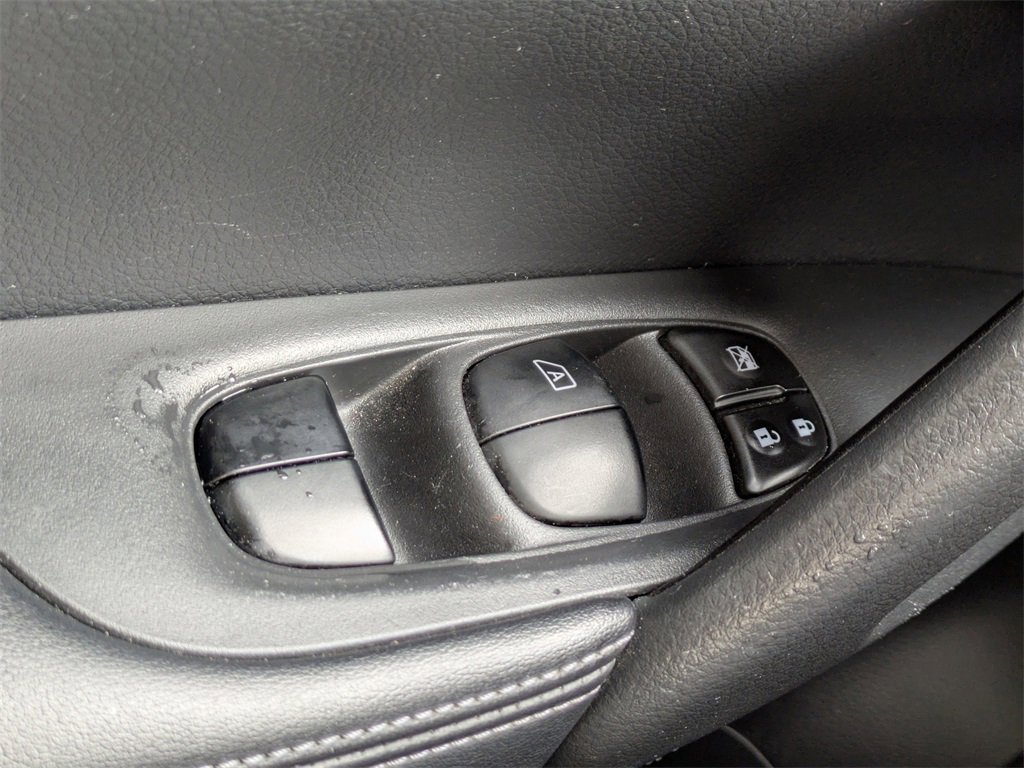 Used 2018 Nissan Rogue SV w/ Premium Package image 26