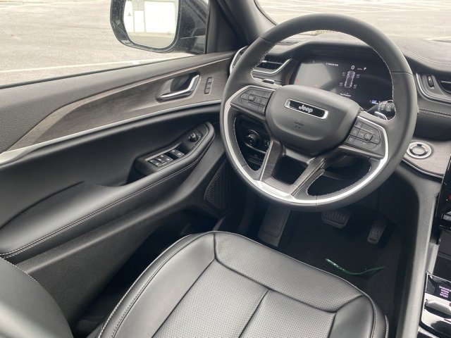 New 2025 Jeep Grand Cherokee Limited image 33