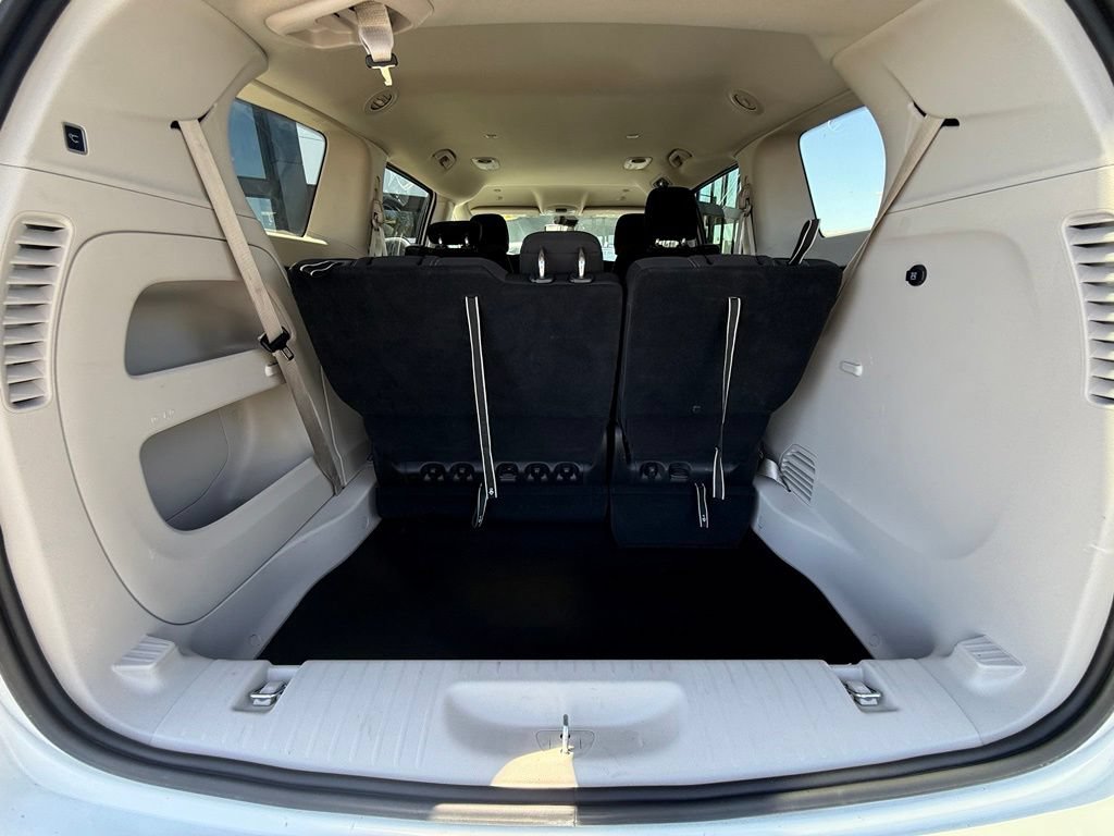 Used 2023 Chrysler Voyager LX FWD image 10