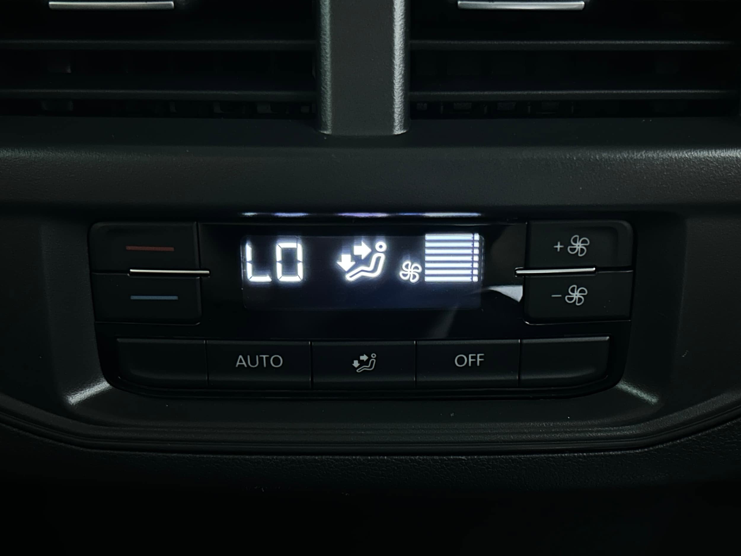 Used 2023 Volkswagen Atlas SE AWD/4WD image 29