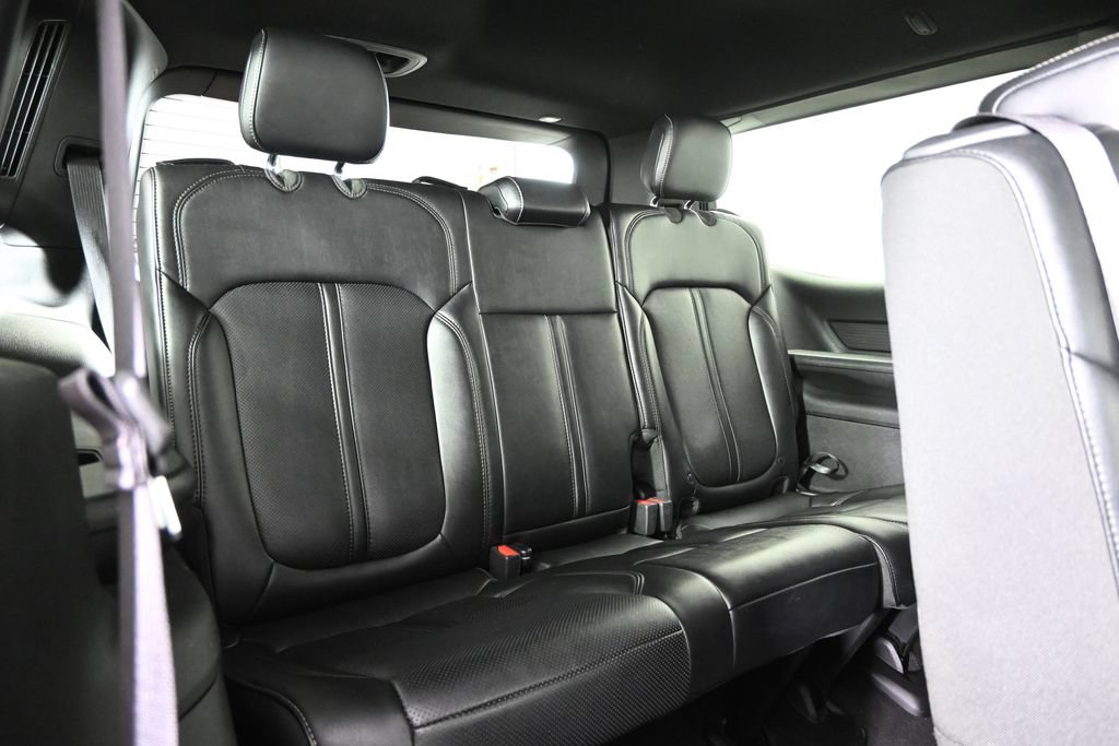 Used 2024 Jeep Wagoneer Series II w/ Flexible Seating Group AWD/4WD image 16