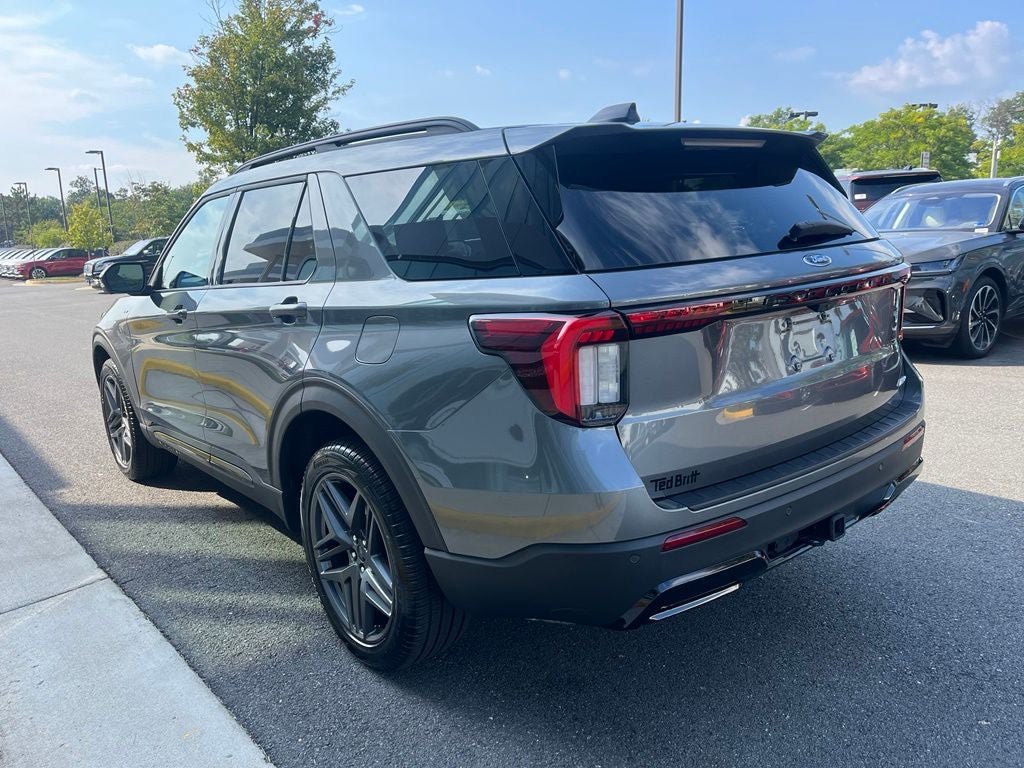 Used 2025 Ford Explorer ST-Line w/ ST-Line Street Pack AWD/4WD image 6