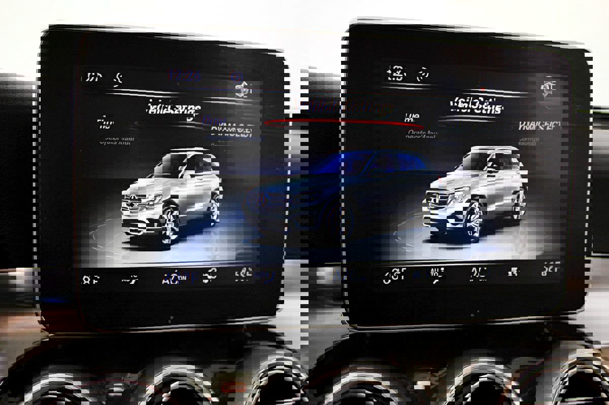 Used 2017 Mercedes-Benz GLC 300 4MATIC image 34