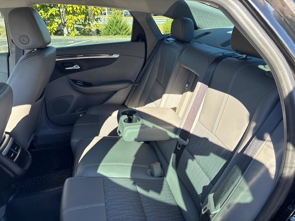 Used 2017 Chevrolet Impala LT FWD image 21