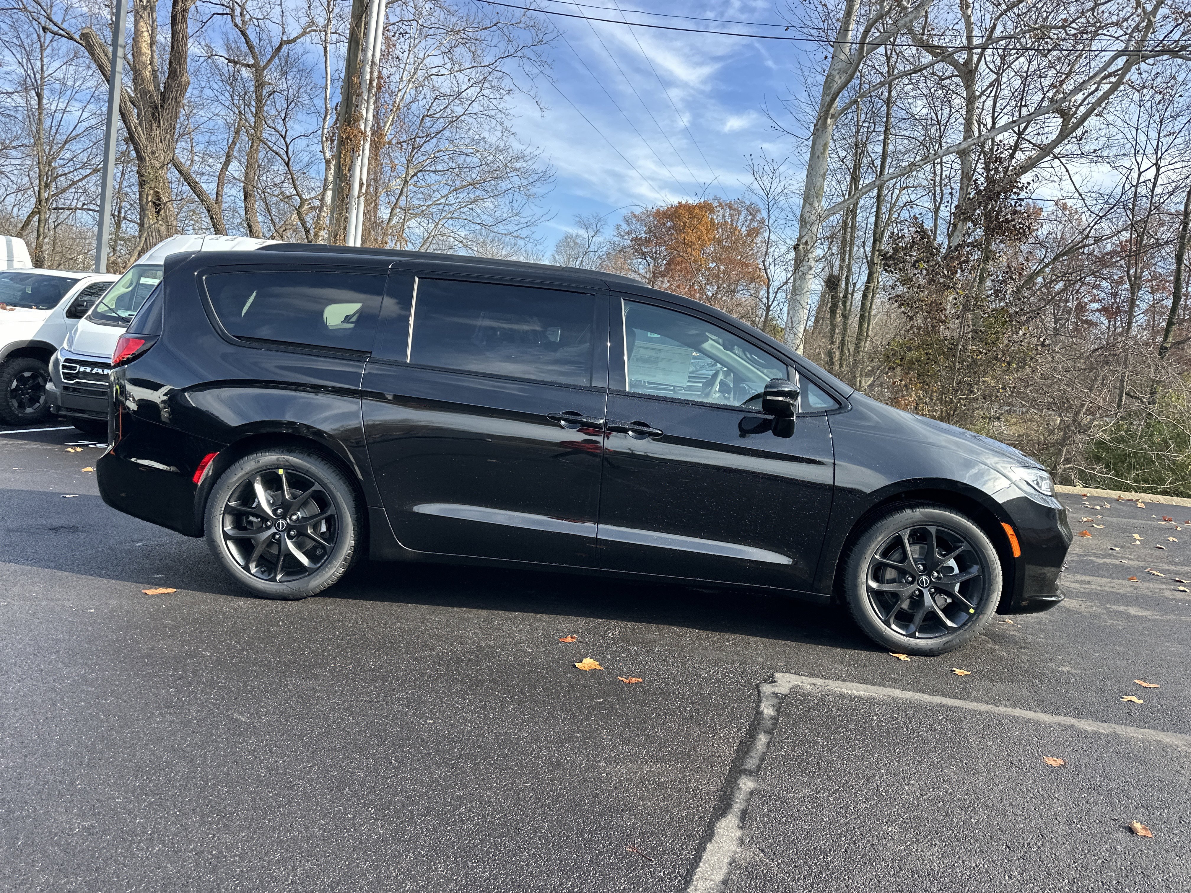 New 2026 Chrysler Pacifica Limited w/ S Appearance Package image 19