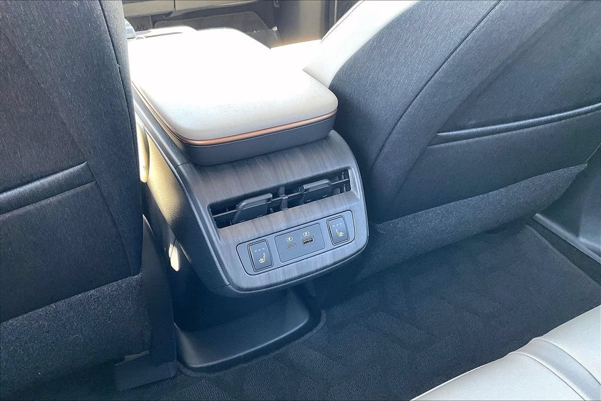Used 2024 Nissan Ariya FWD image 10