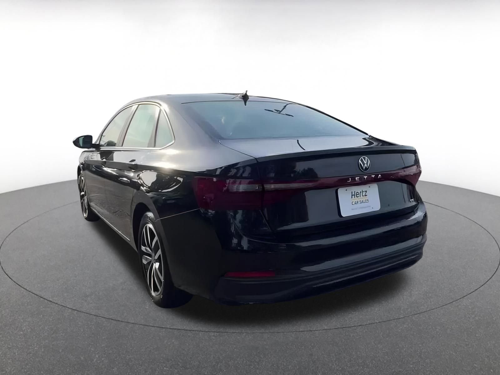 Used 2025 Volkswagen Jetta SE image 11