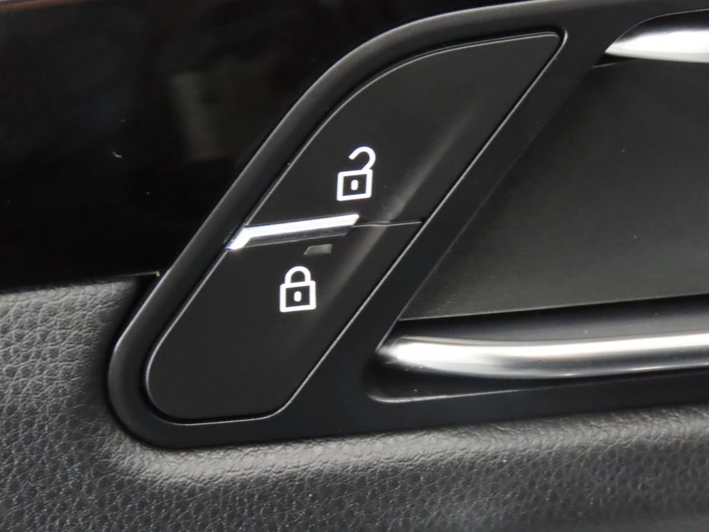 Certified 2026 Porsche Macan AWD/4WD image 37