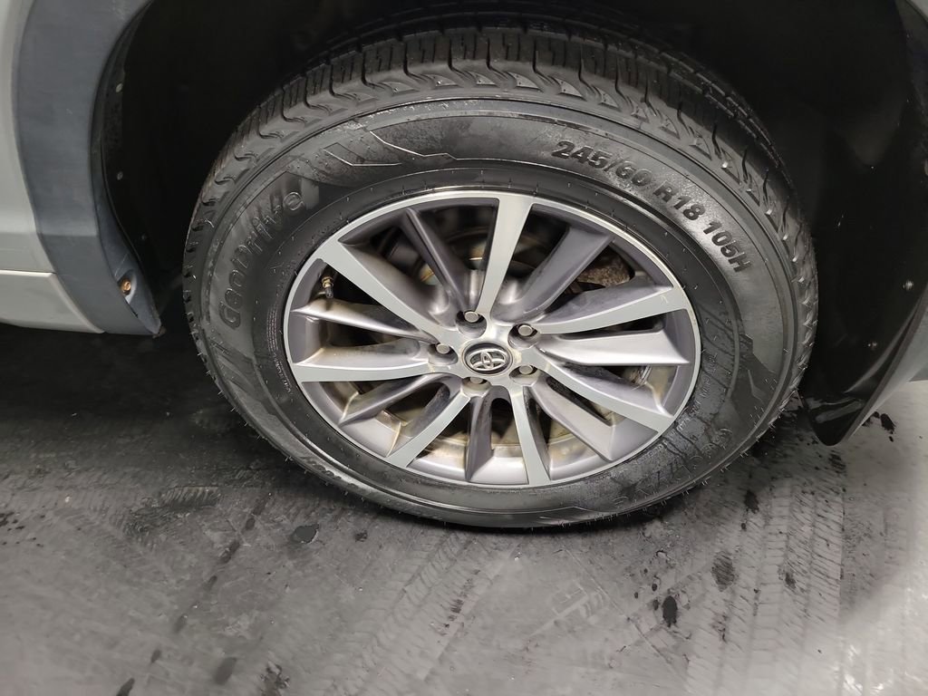 Used 2017 Toyota Highlander XLE image 10