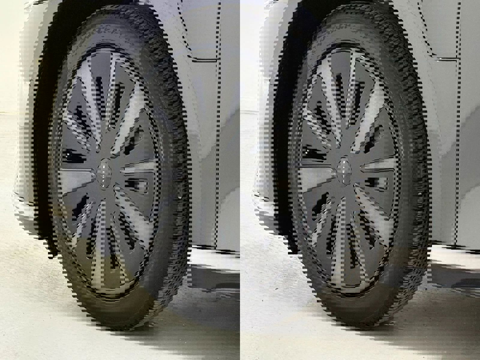 Used 2025 Lucid Air Touring image 47