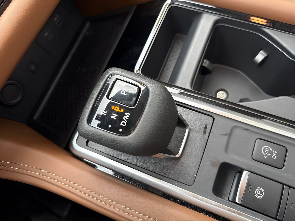 Used 2025 Nissan Pathfinder Platinum AWD/4WD image 29