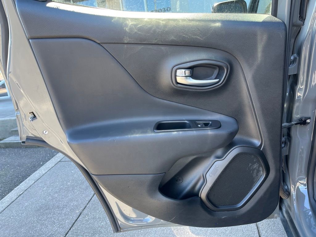 Used 2022 Jeep Renegade Altitude w/ Convenience Group image 13