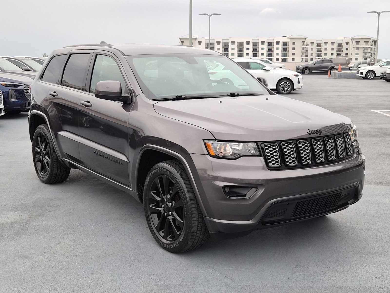 Used 2019 Jeep Grand Cherokee Altitude image 8