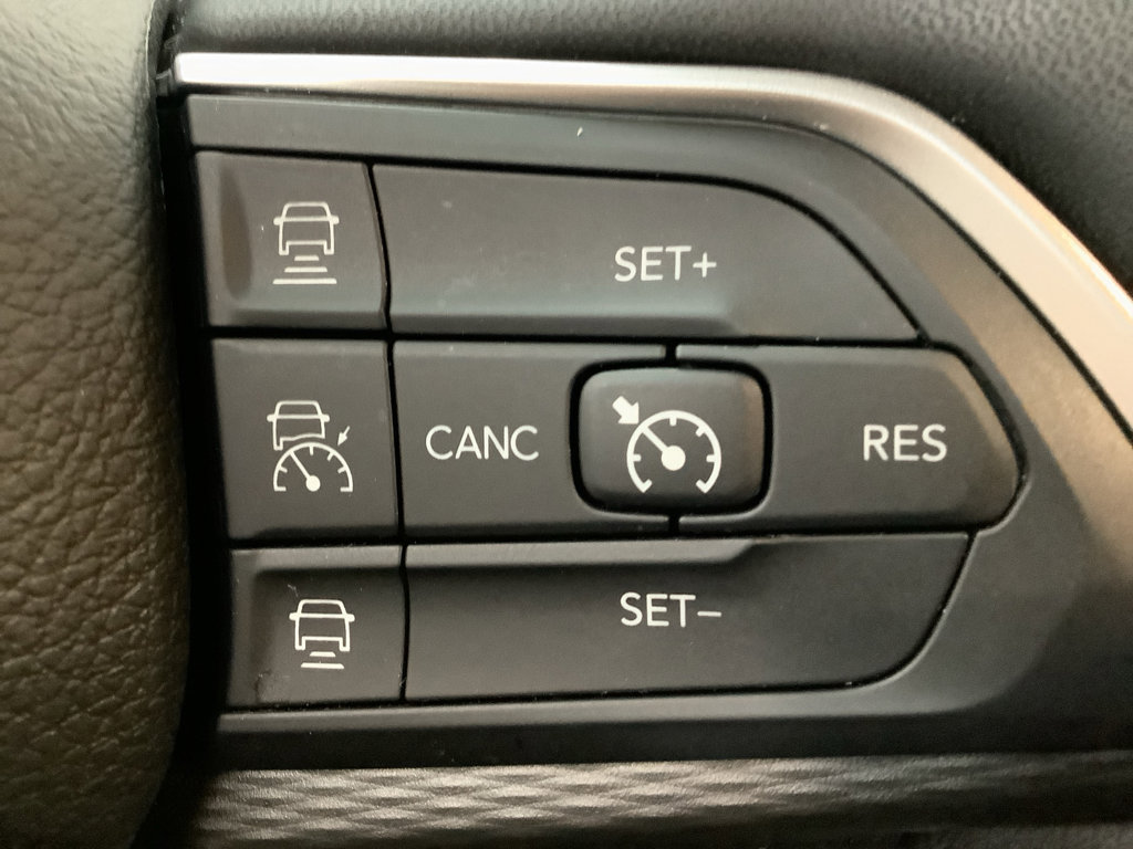 Used 2023 Jeep Grand Cherokee L Laredo image 17