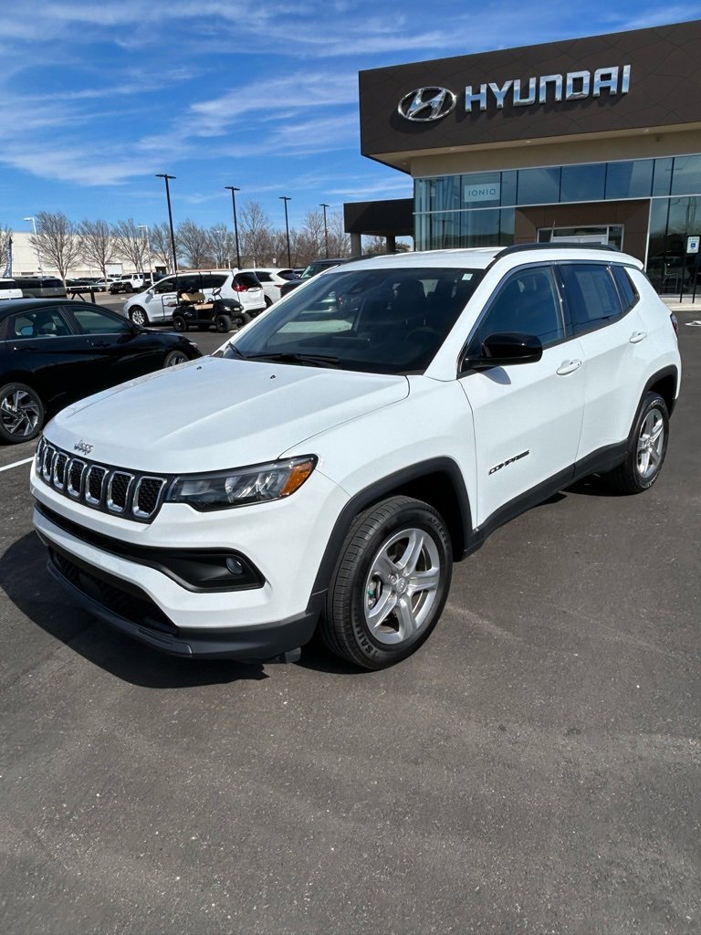 Used 2024 Jeep Compass Latitude image 2