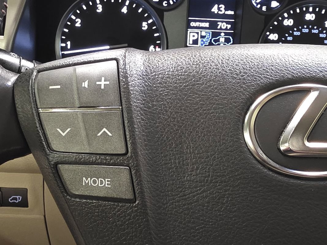 Used 2015 Lexus LX 570 4WD image 33