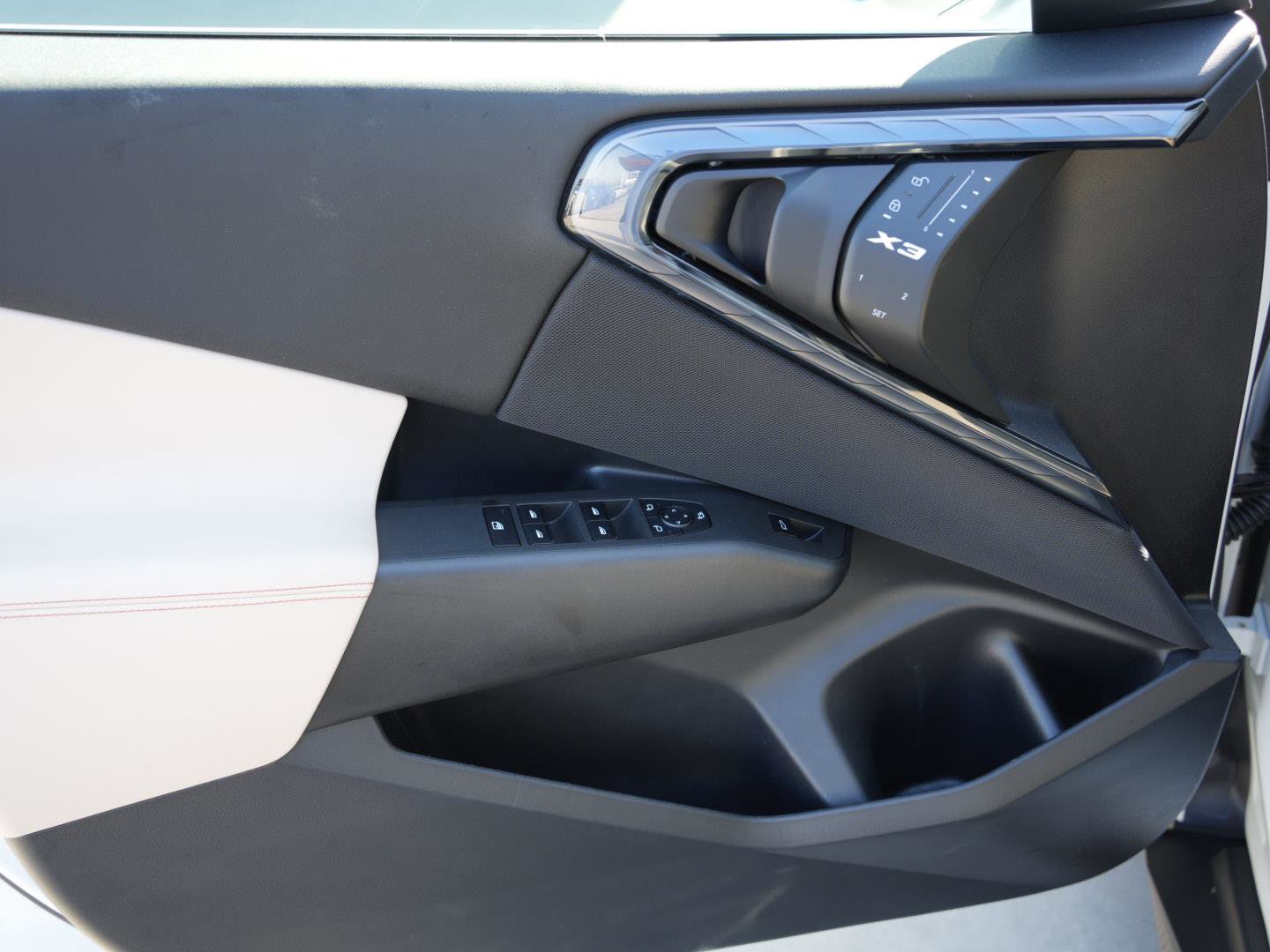 Used 2025 BMW X3 xDrive30i w/ Convenience Package image 8