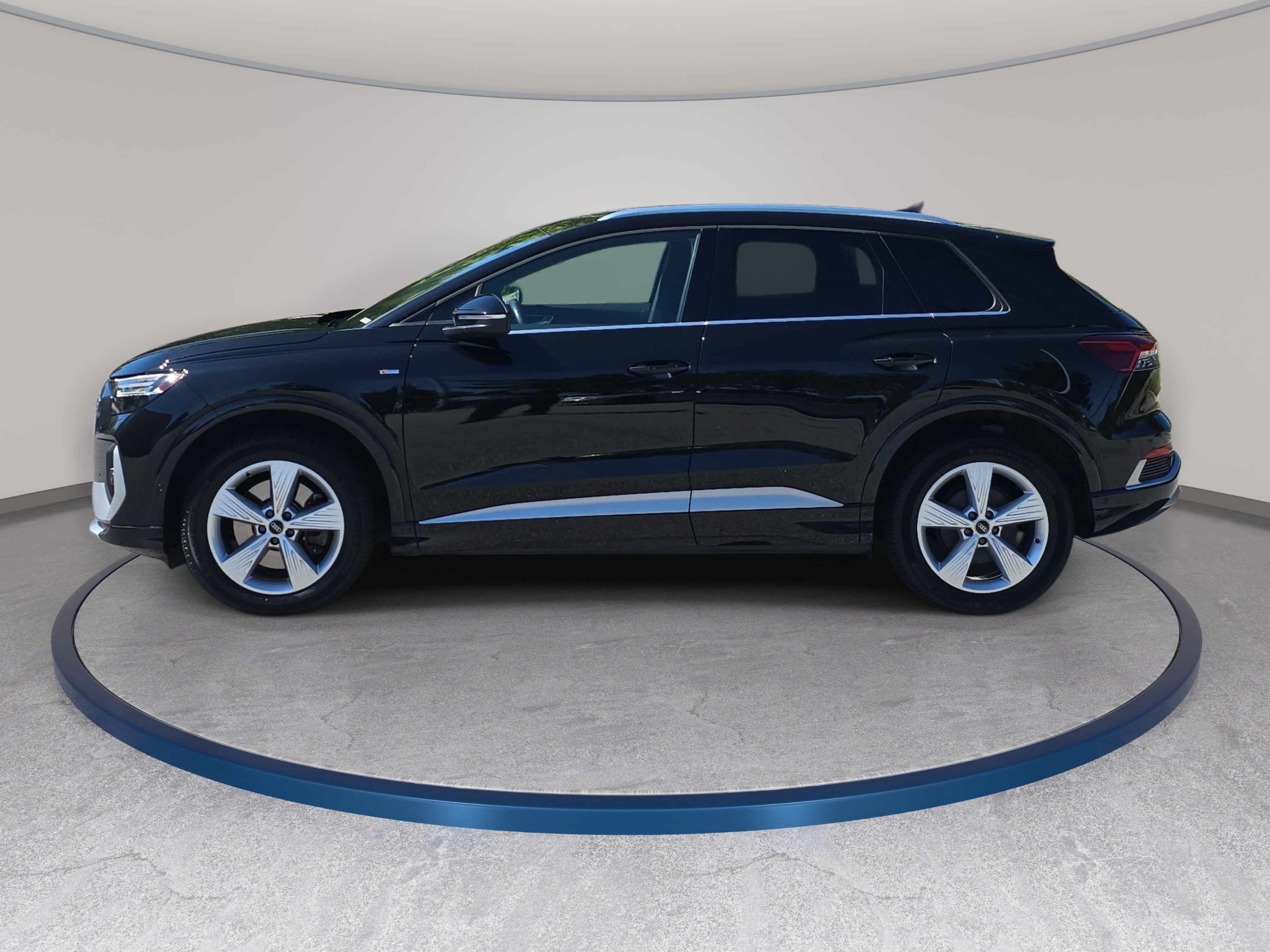 Used 2023 Audi Q4 e-tron Prestige AWD/4WD image 5
