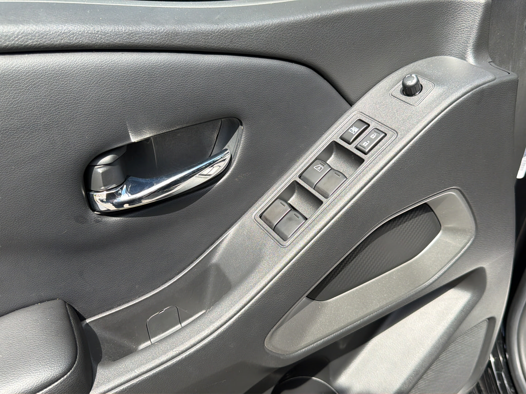 Certified 2025 Nissan Frontier SV RWD image 14