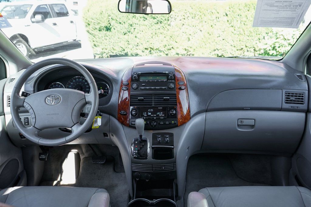 Used 2007 Toyota Sienna XLE image 27