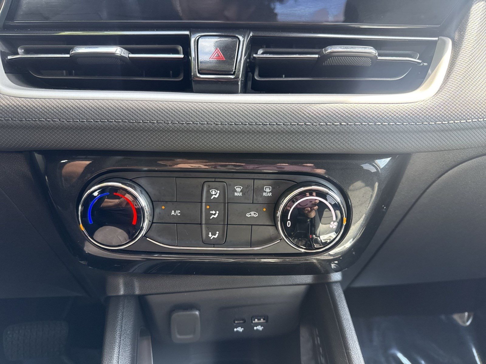 Used 2025 Chevrolet TrailBlazer LT AWD/4WD image 18