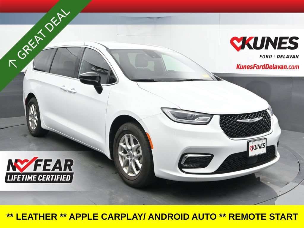 Used 2025 Chrysler Pacifica Select