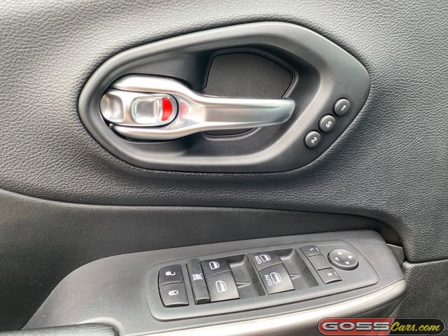 Used 2020 Jeep Cherokee Limited image 25