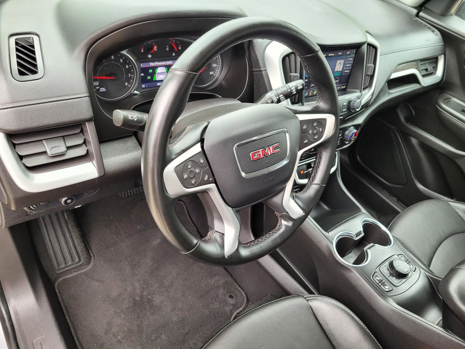 Used 2024 GMC Terrain SLT image 23