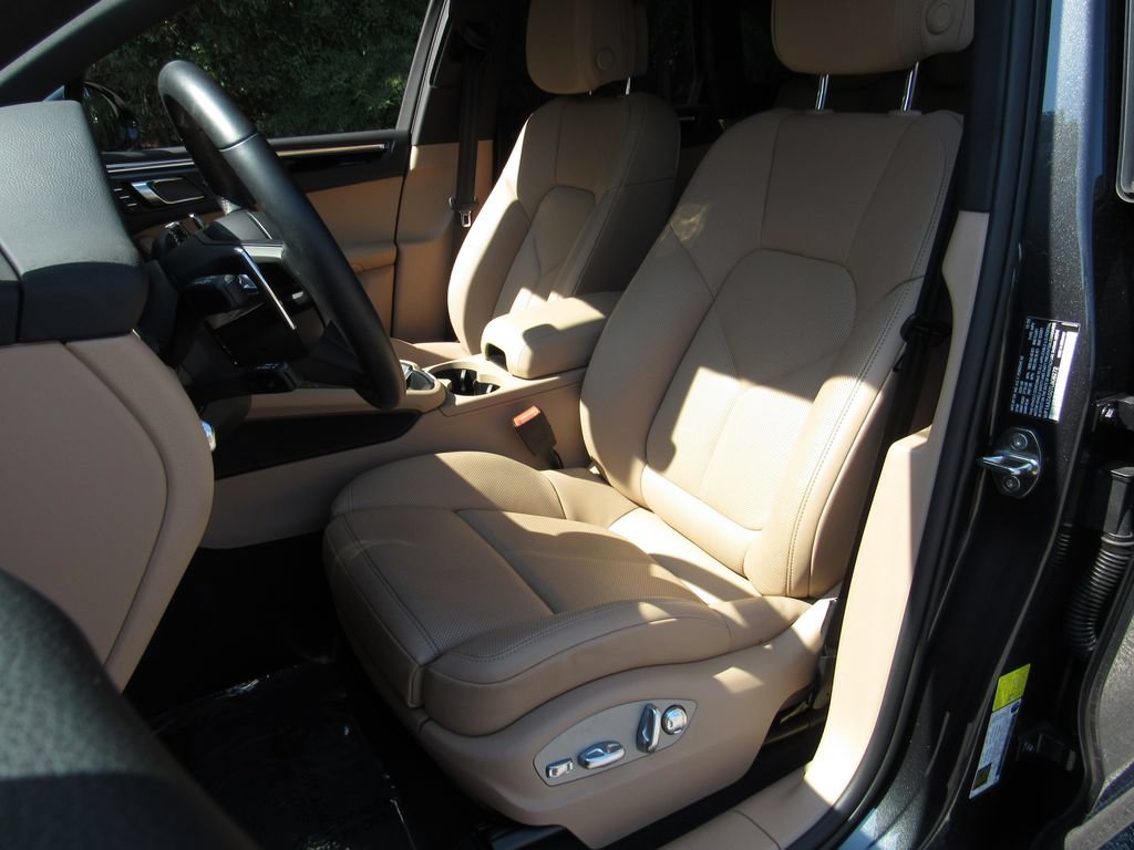 Certified 2026 Porsche Macan AWD/4WD image 14