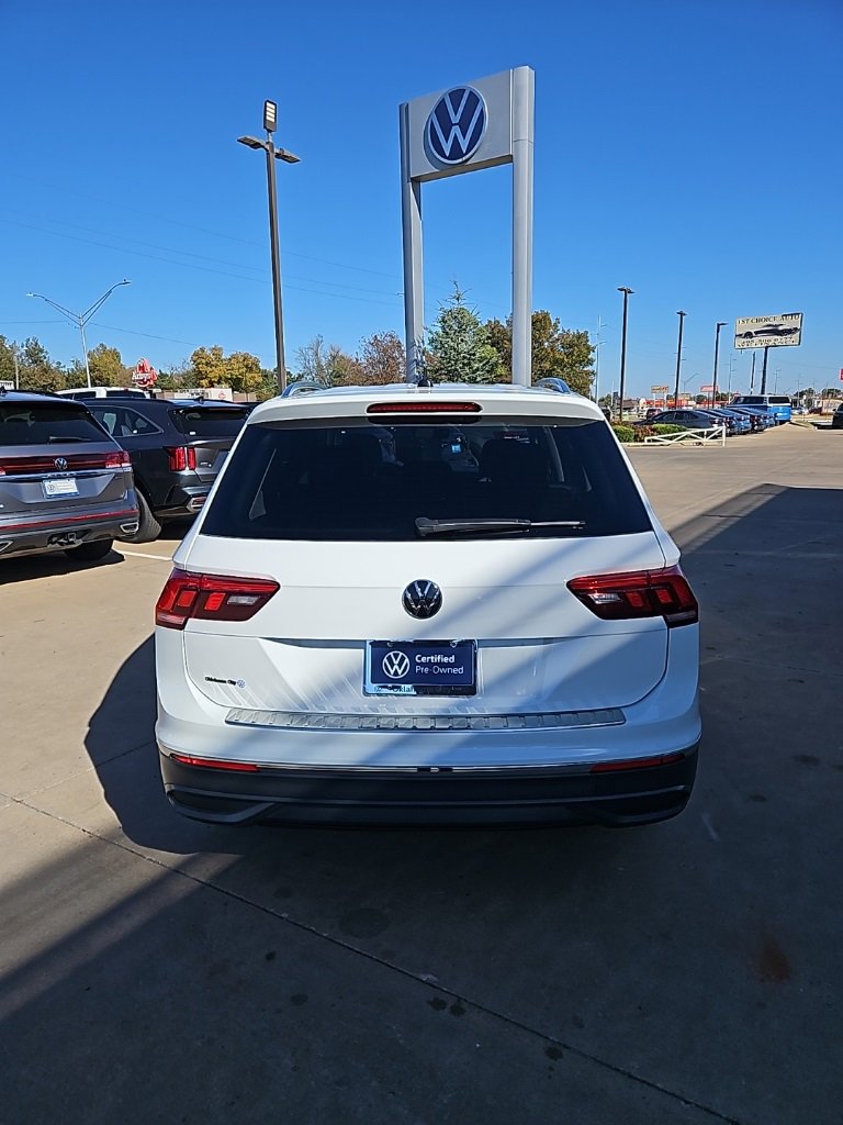 Used 2024 Volkswagen Tiguan SE w/ Panoramic Sunroof Package image 6
