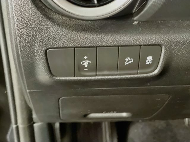 Used 2022 Hyundai Kona Limited FWD image 11