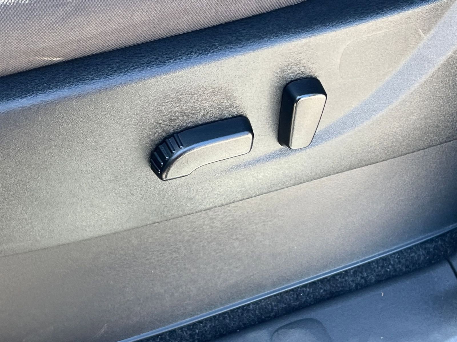 Used 2024 Nissan Frontier SV image 23