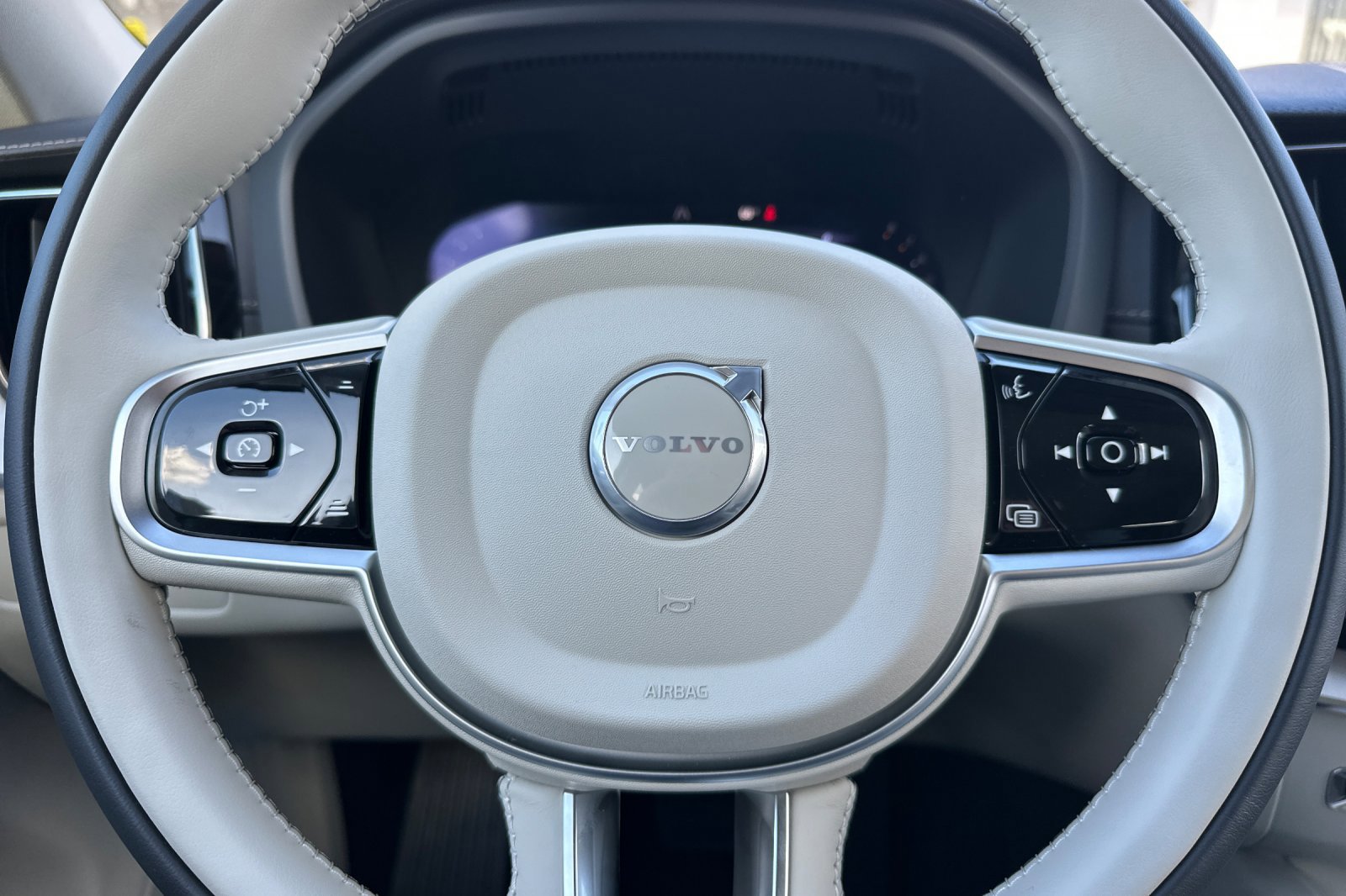 New 2026 Volvo XC60 B5 Ultra w/ Protection Package Premier image 21