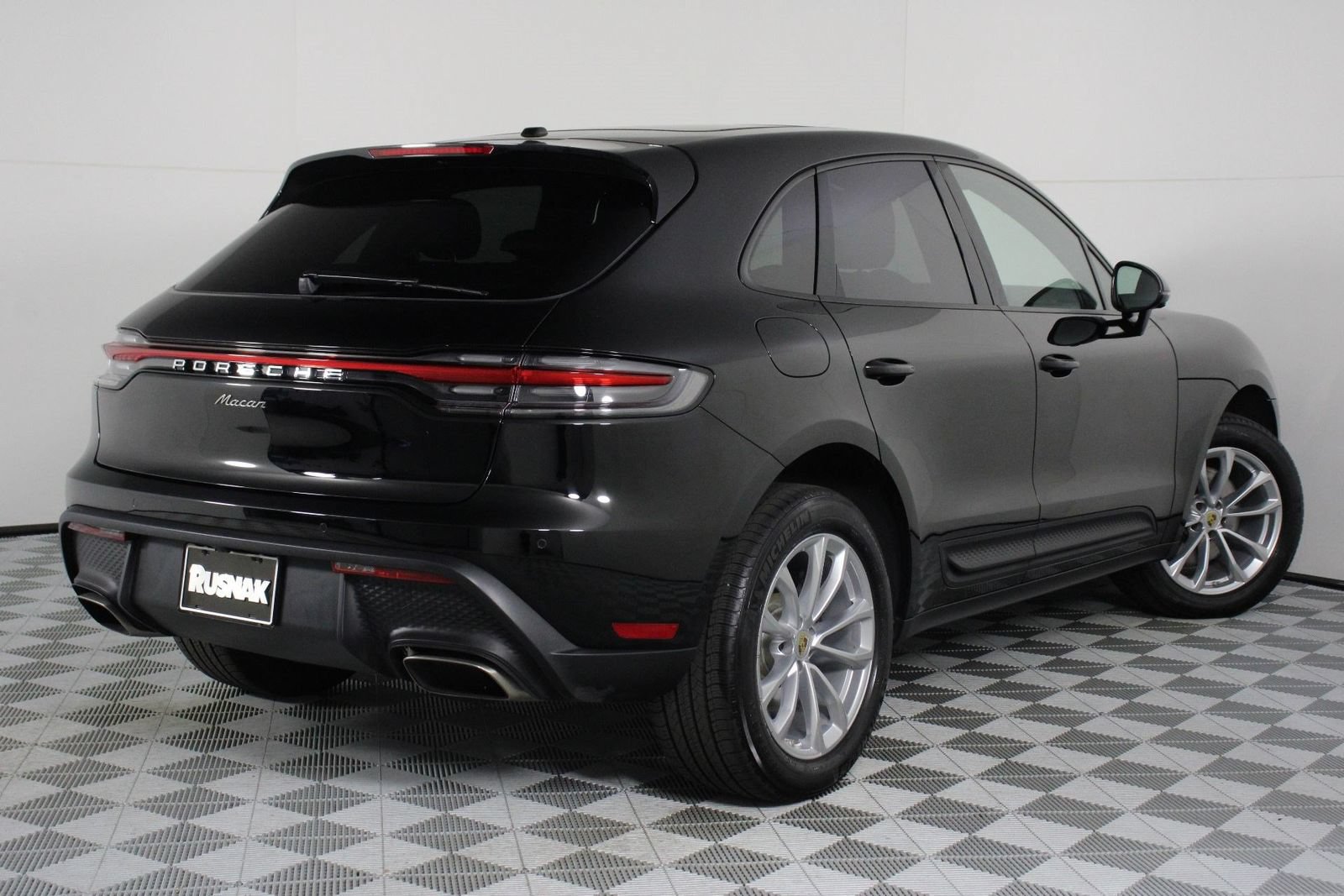 Certified 2026 Porsche Macan AWD/4WD image 7