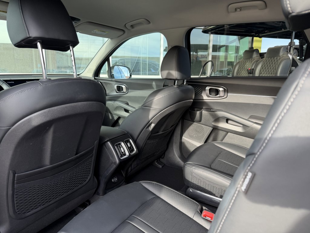 Used 2025 Kia Sorento EX image 33