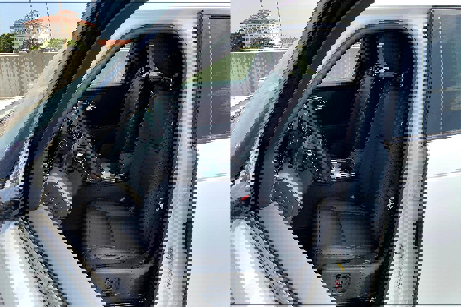 New 2026 Land Rover Range Rover Velar Dynamic SE image 13