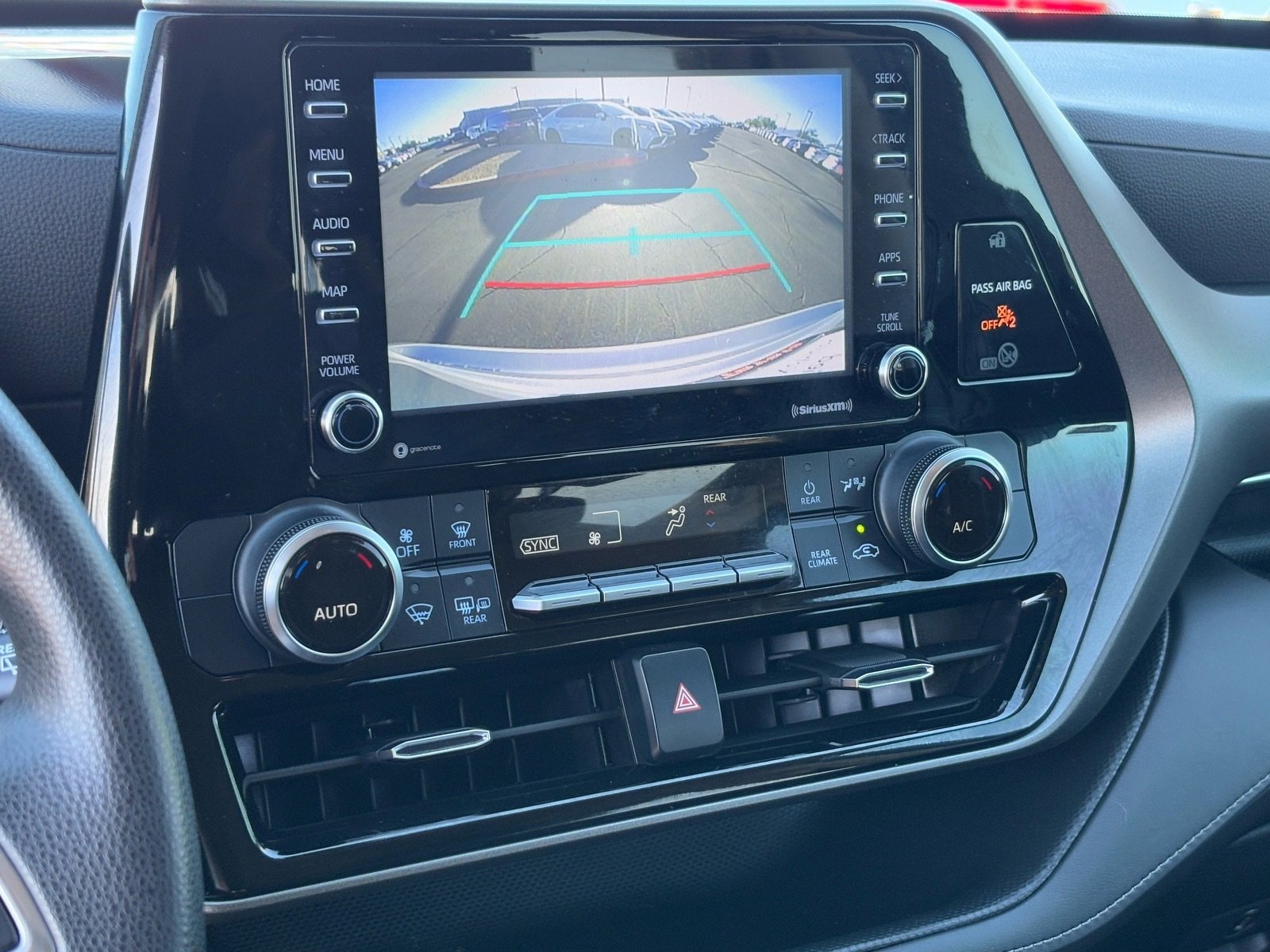 Certified 2021 Toyota Highlander L image 25