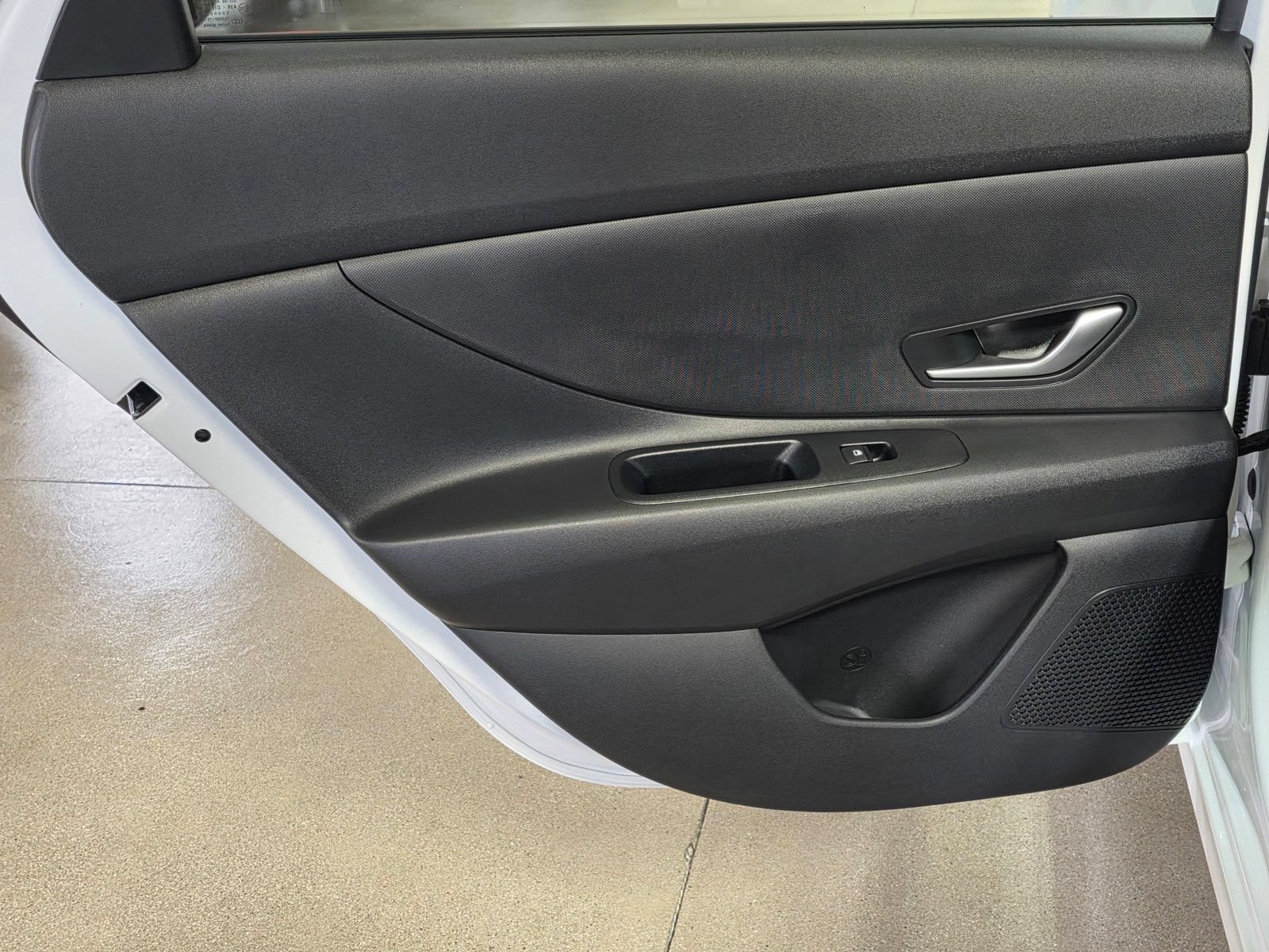 Used 2026 Hyundai Elantra SE FWD image 13