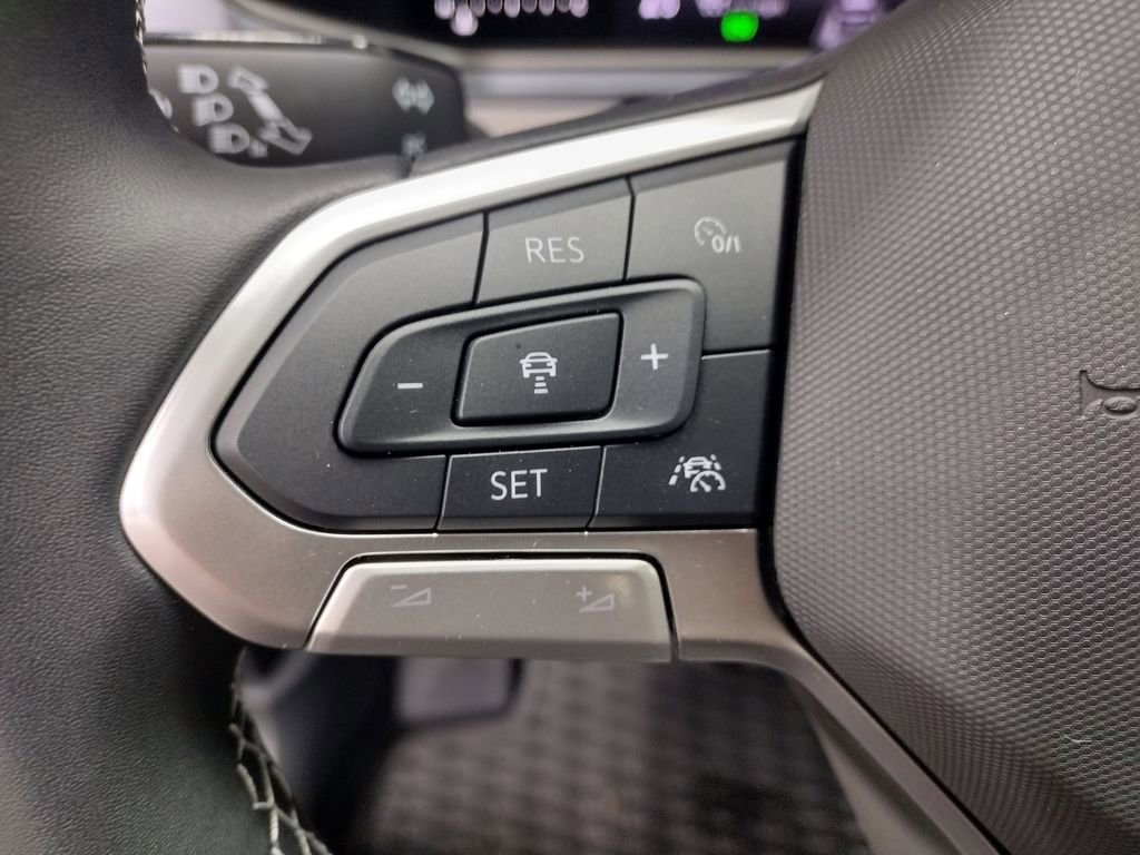 New 2025 Volkswagen Taos SE image 25