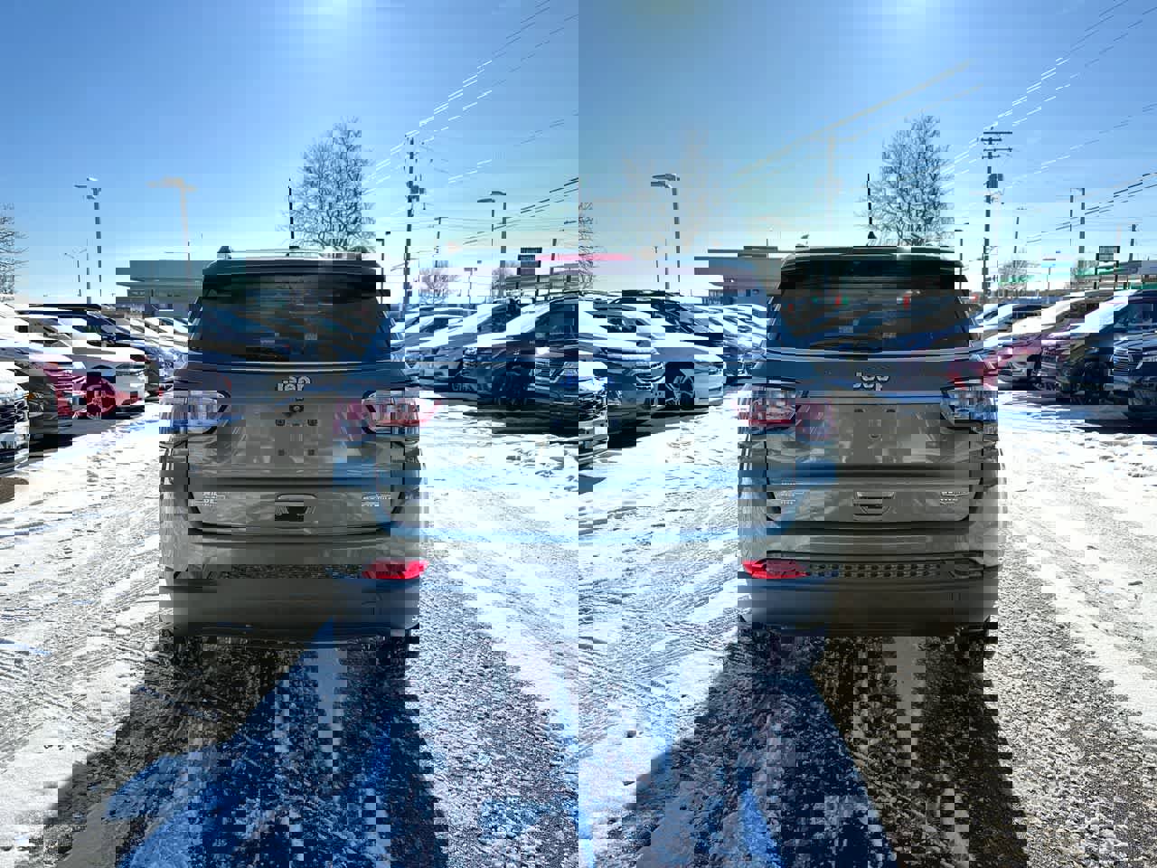 Used 2018 Jeep Compass Latitude w/ Cold Weather Group image 12