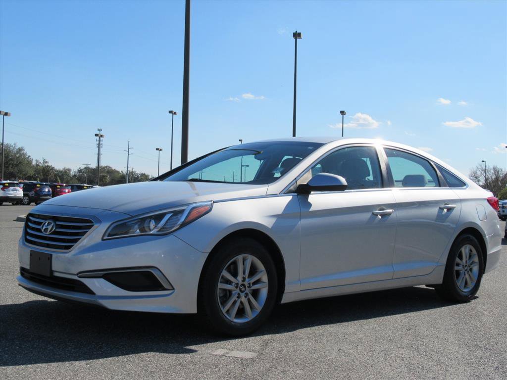 Used 2016 Hyundai Sonata SE image 3
