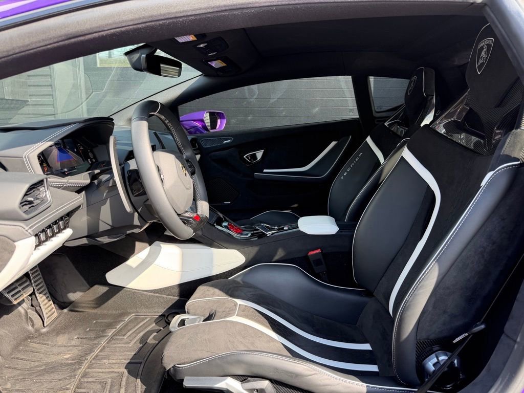 Used 2024 Lamborghini Huracan Tecnica image 5