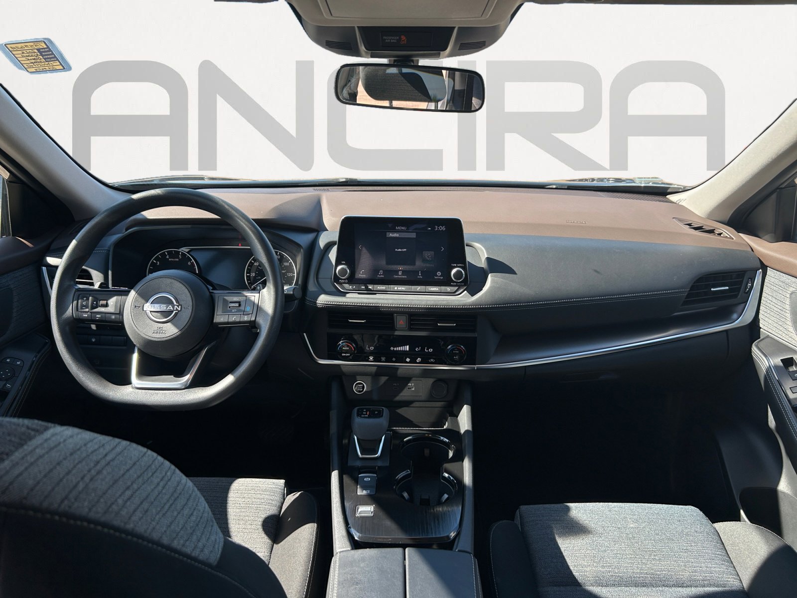 Used 2023 Nissan Rogue SV image 3