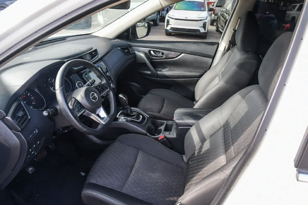 Used 2020 Nissan Rogue SV FWD image 18