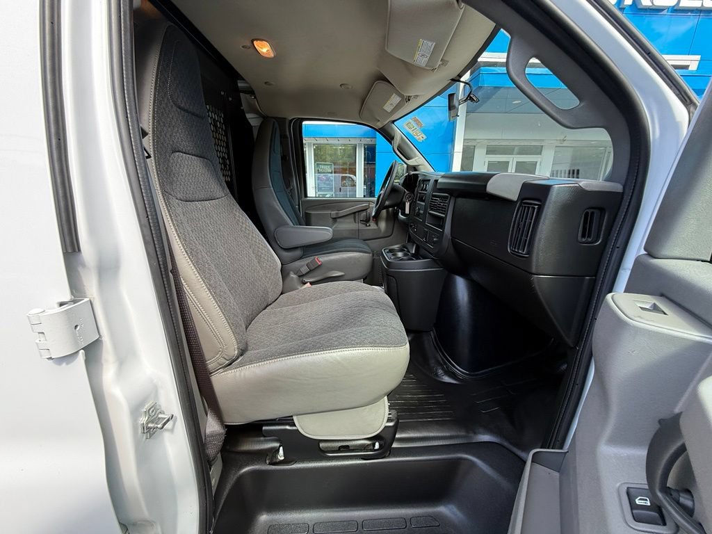 Used 2025 Chevrolet Express 2500 w/ Driver Convenience Package RWD image 32