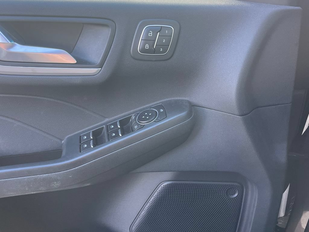 Used 2023 Ford Escape Platinum AWD/4WD image 16